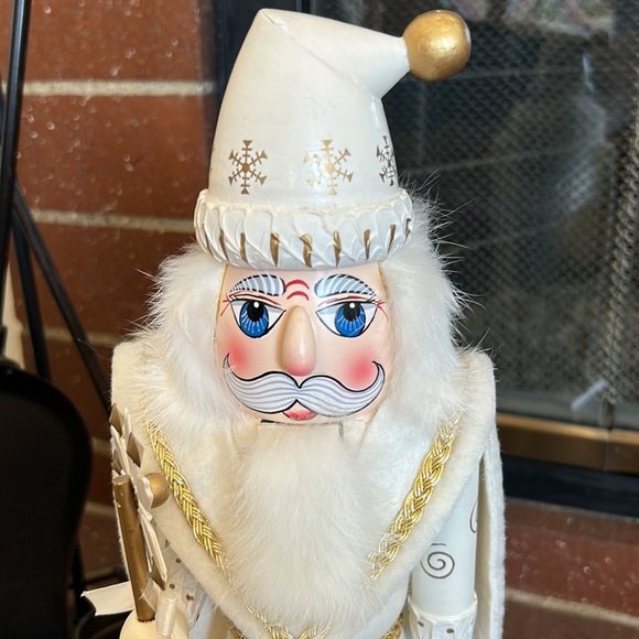 Rare! Vintage 1996 Old World Nutcracker Village  16" White & Gold Winter Santa - Picture 9 of 11